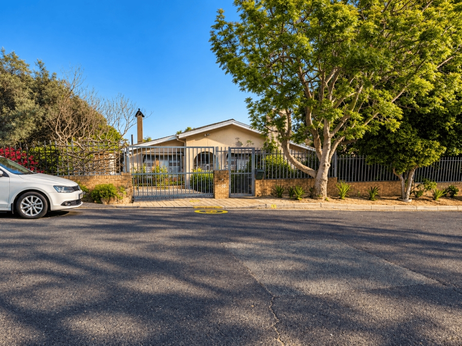 4 Bedroom Property for Sale in Protea Heights Western Cape